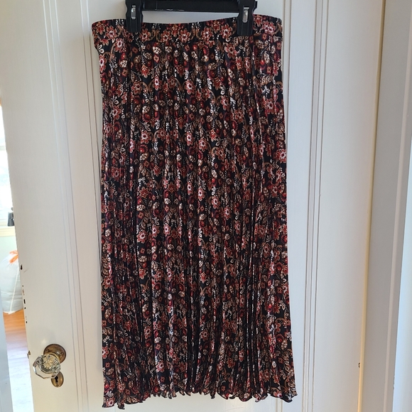 Max Studio Women's skirt - Picture 6 of 14